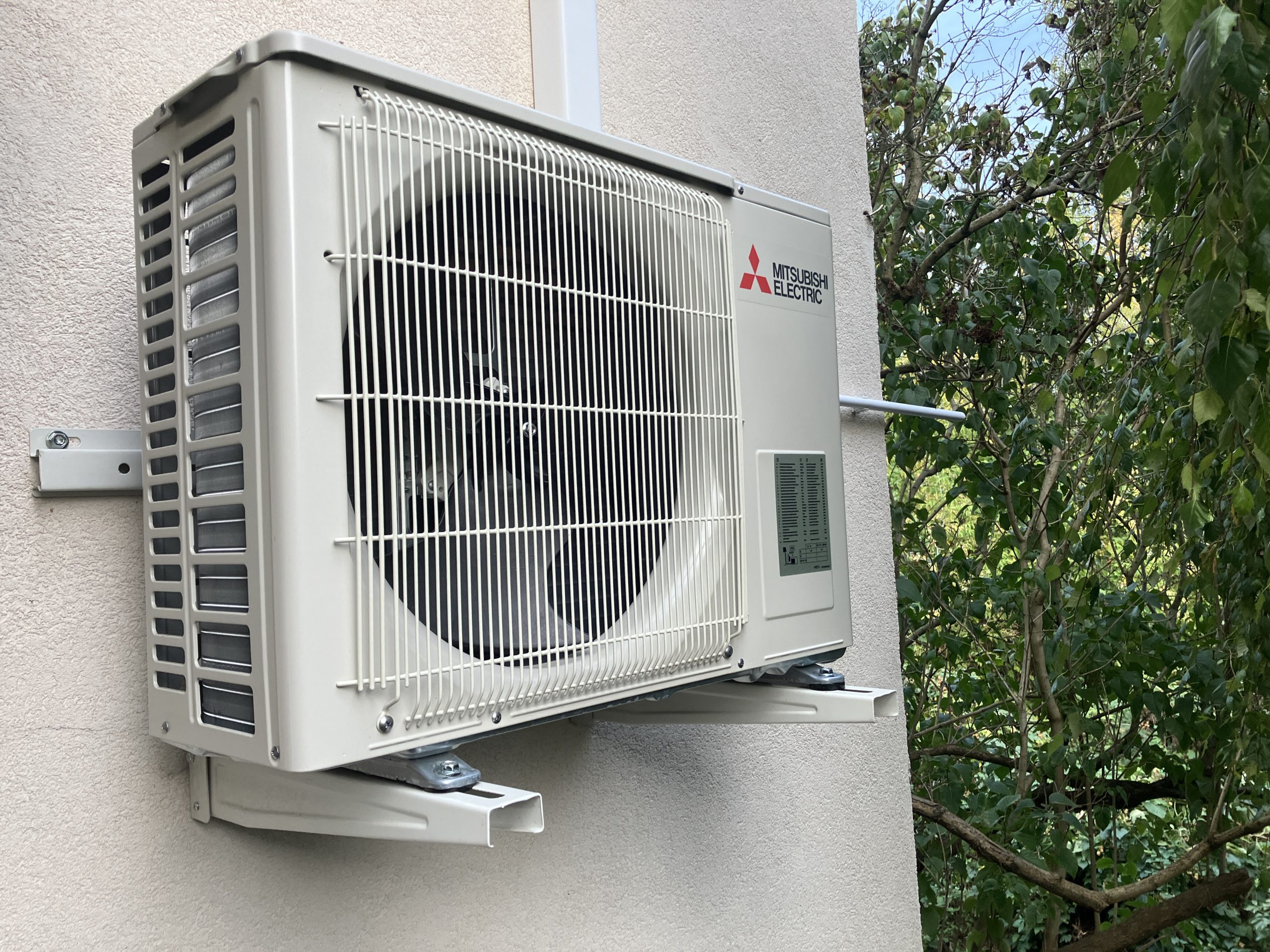 Read more about the article Klimatyzator na balkonie czy elewacji?